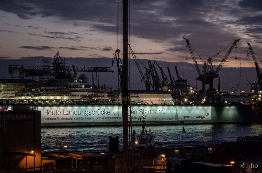 Hamburg, an den Landungsbrücken...