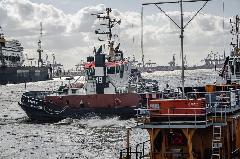 Hafen und Schiffe